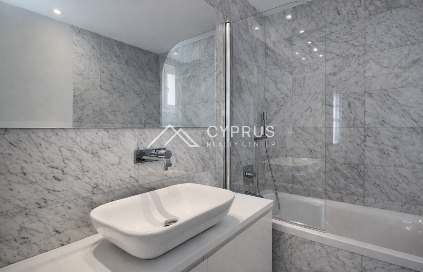 Luxury villa with 2 bedrooms in Limassol, Limassol Marina - фото 14