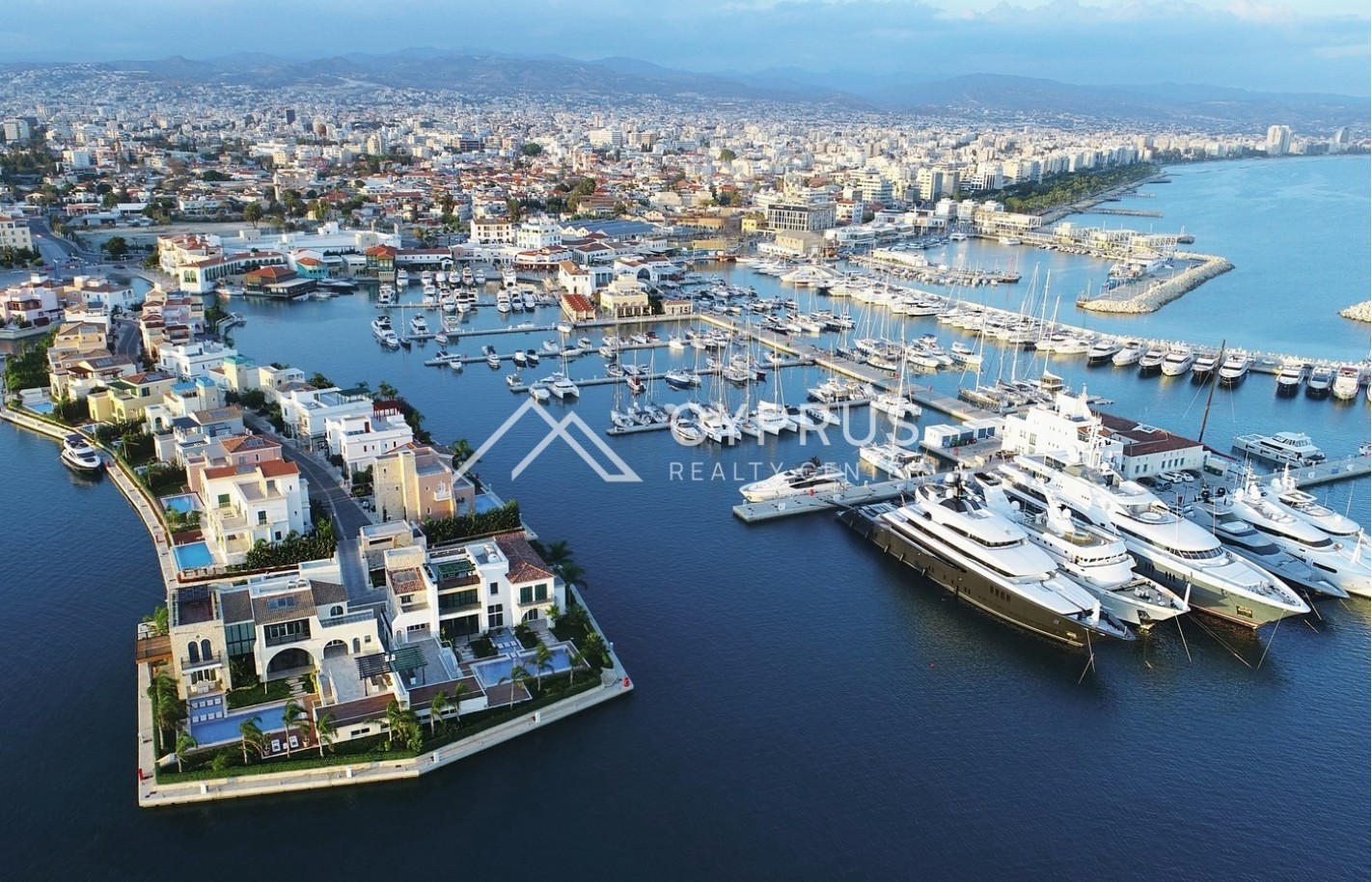 Villa with 4 bedrooms in Limassol, Limassol Marina - фото 5