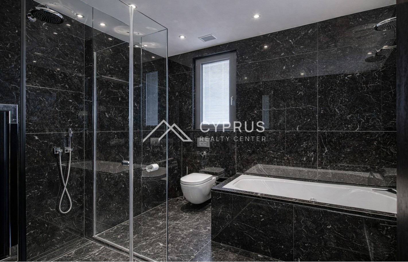 Luxury villa in Limassol with 5 bedrooms, East Beach - фото 7