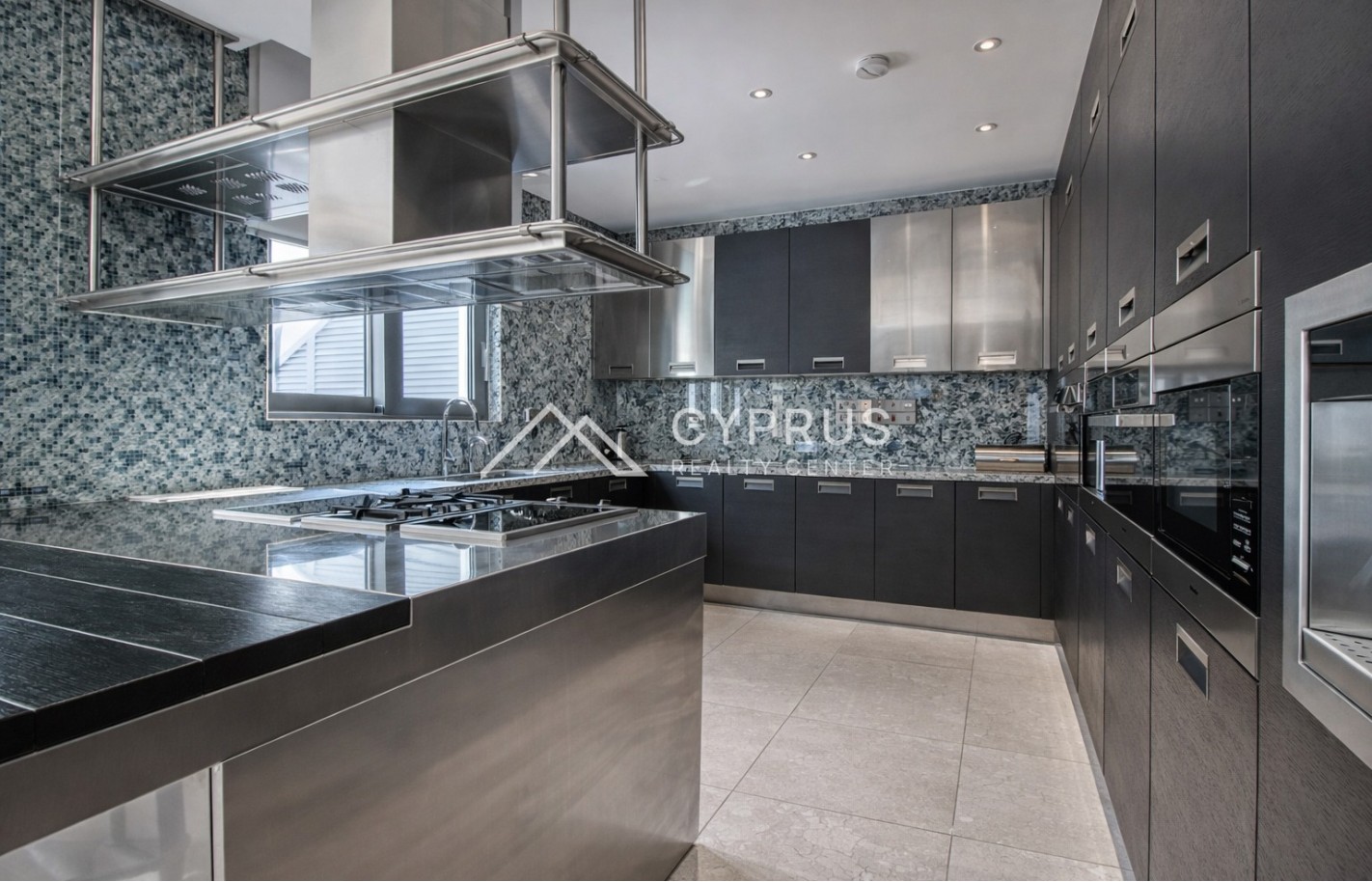 Luxury villa in Limassol with 5 bedrooms, East Beach - фото 15