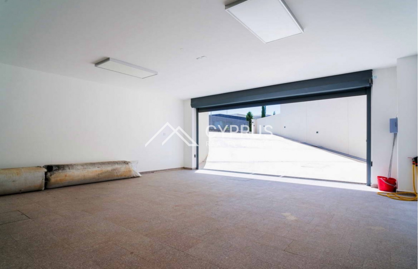 Villa in Limassol with 5 bedrooms, Germasogeia - фото 31