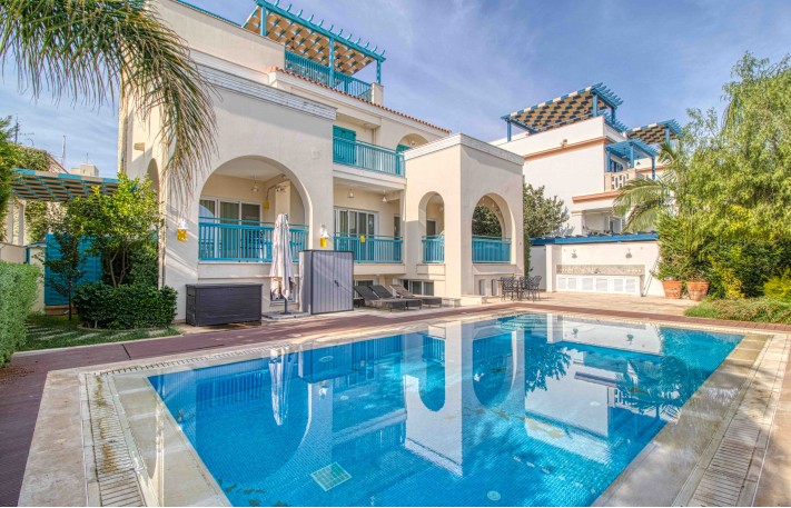 Вилла в Лимассоле с 3 спальнями, Limassol Marina