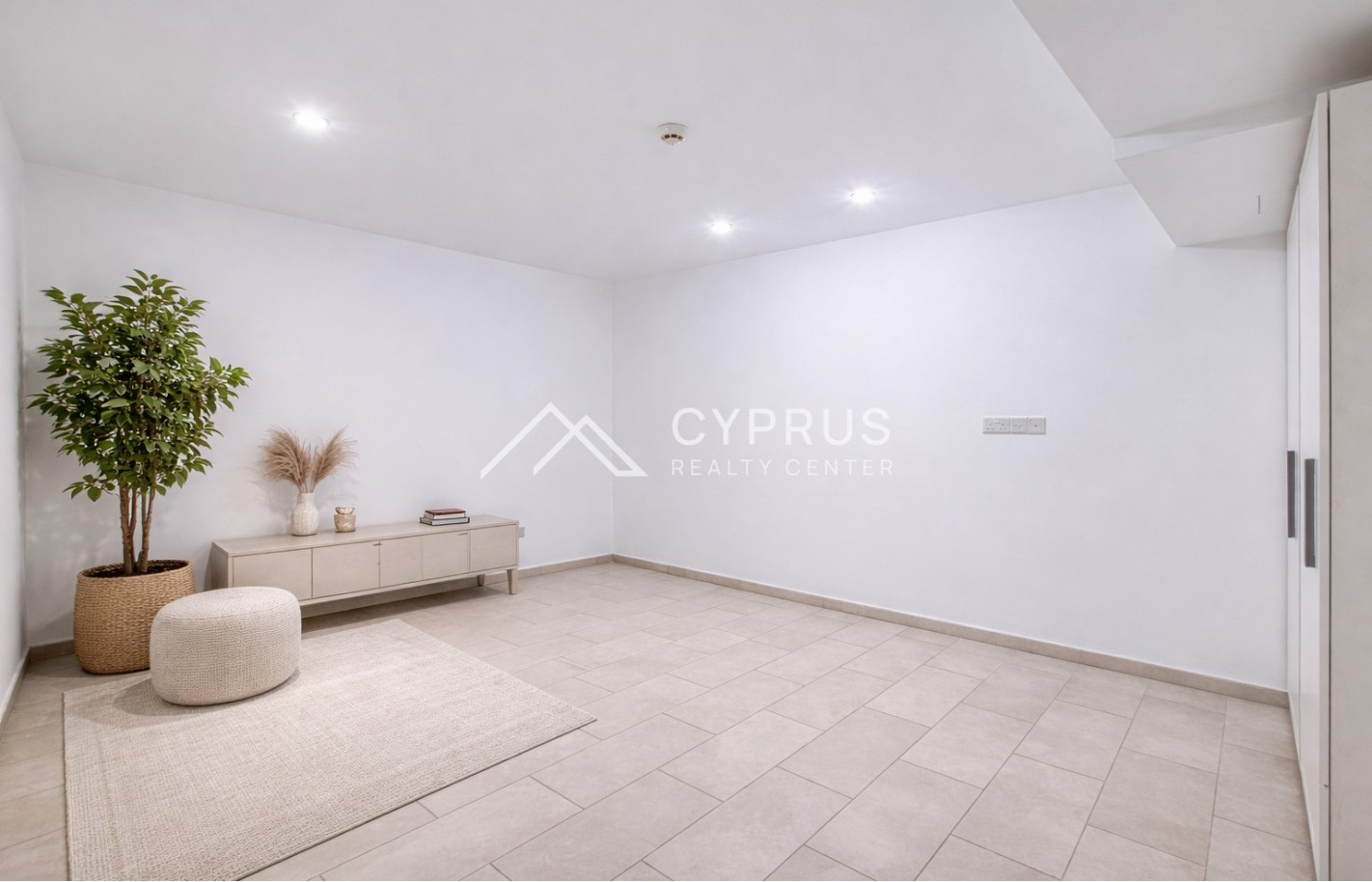 Beach villa in Limassol with 4 bedrooms, Limassol Marina - фото 12