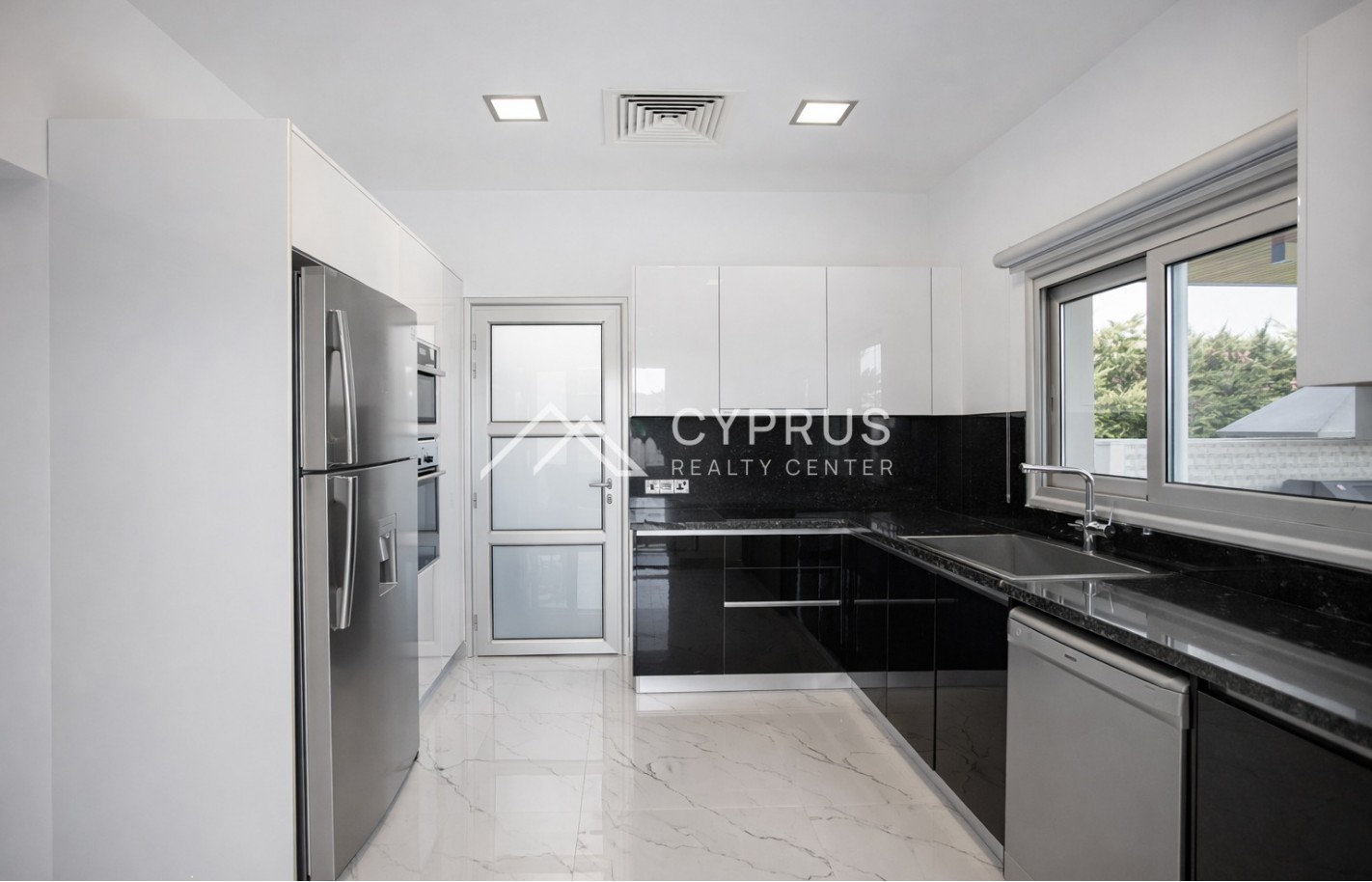 Villa in Limassol with 4 bedrooms, Agios Tychonas - фото 5