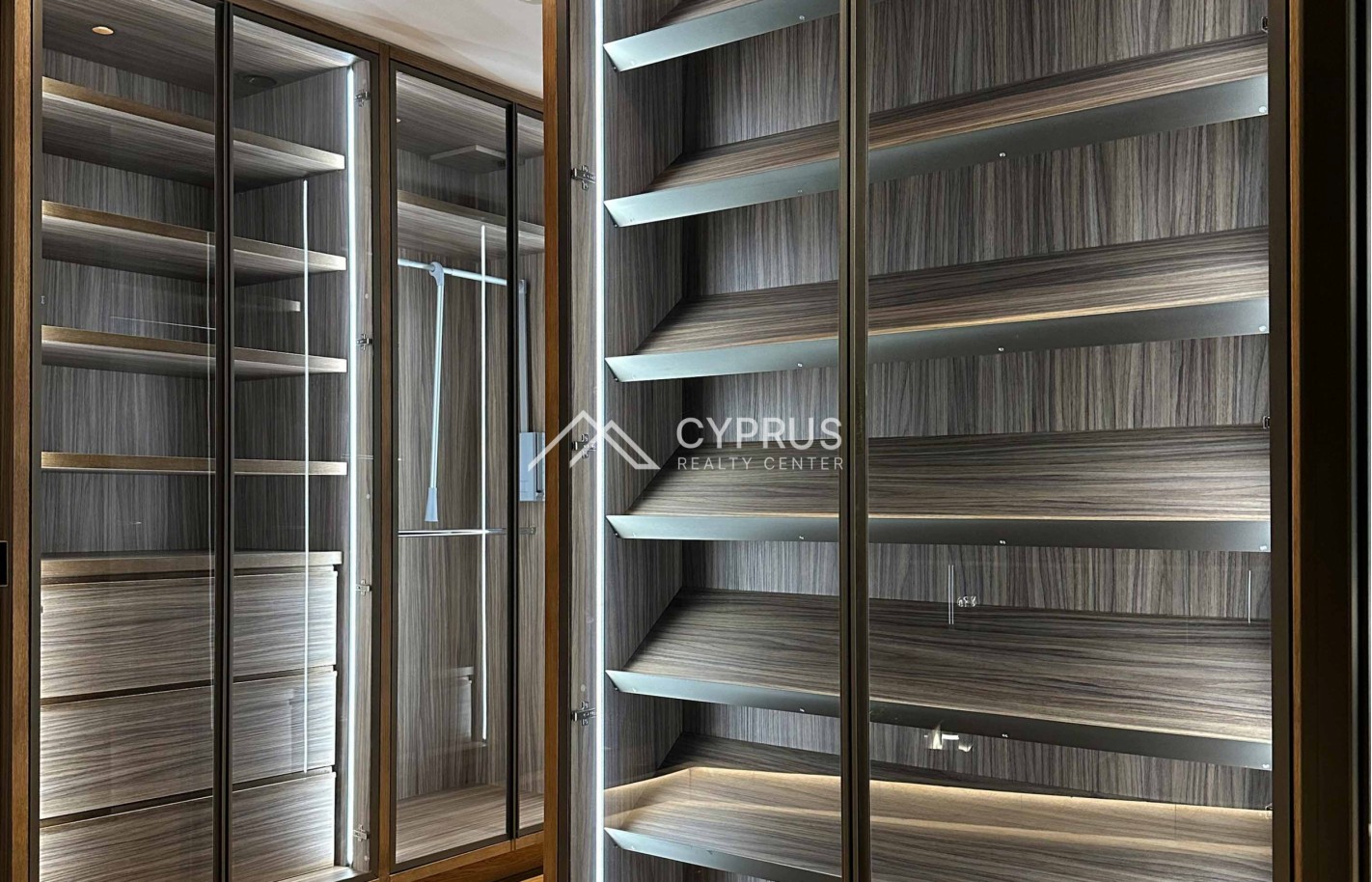 Luxury 5 Bedroom Villa, Agios Tychonas - фото 9