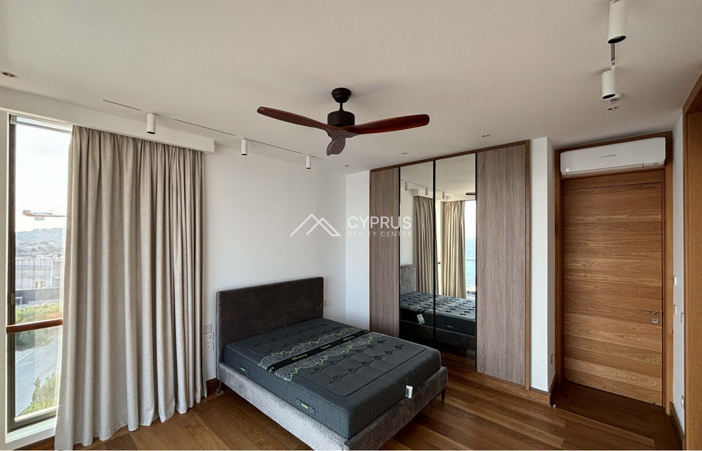 Luxury 5 Bedroom Villa, Agios Tychonas - фото 7