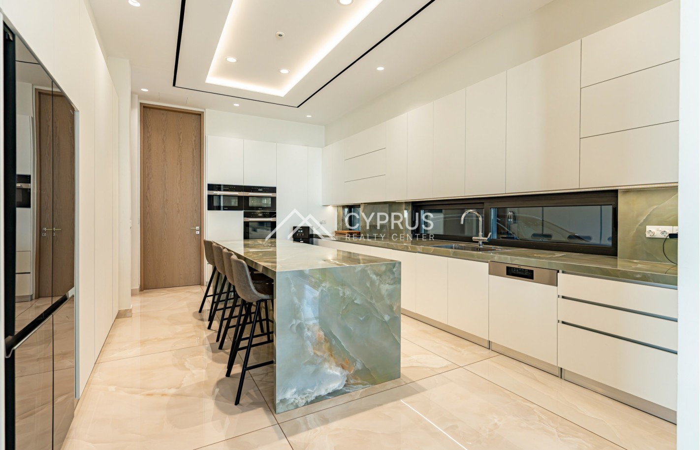 Villa in Limassol with 6 bedrooms, Germasogeia - фото 31