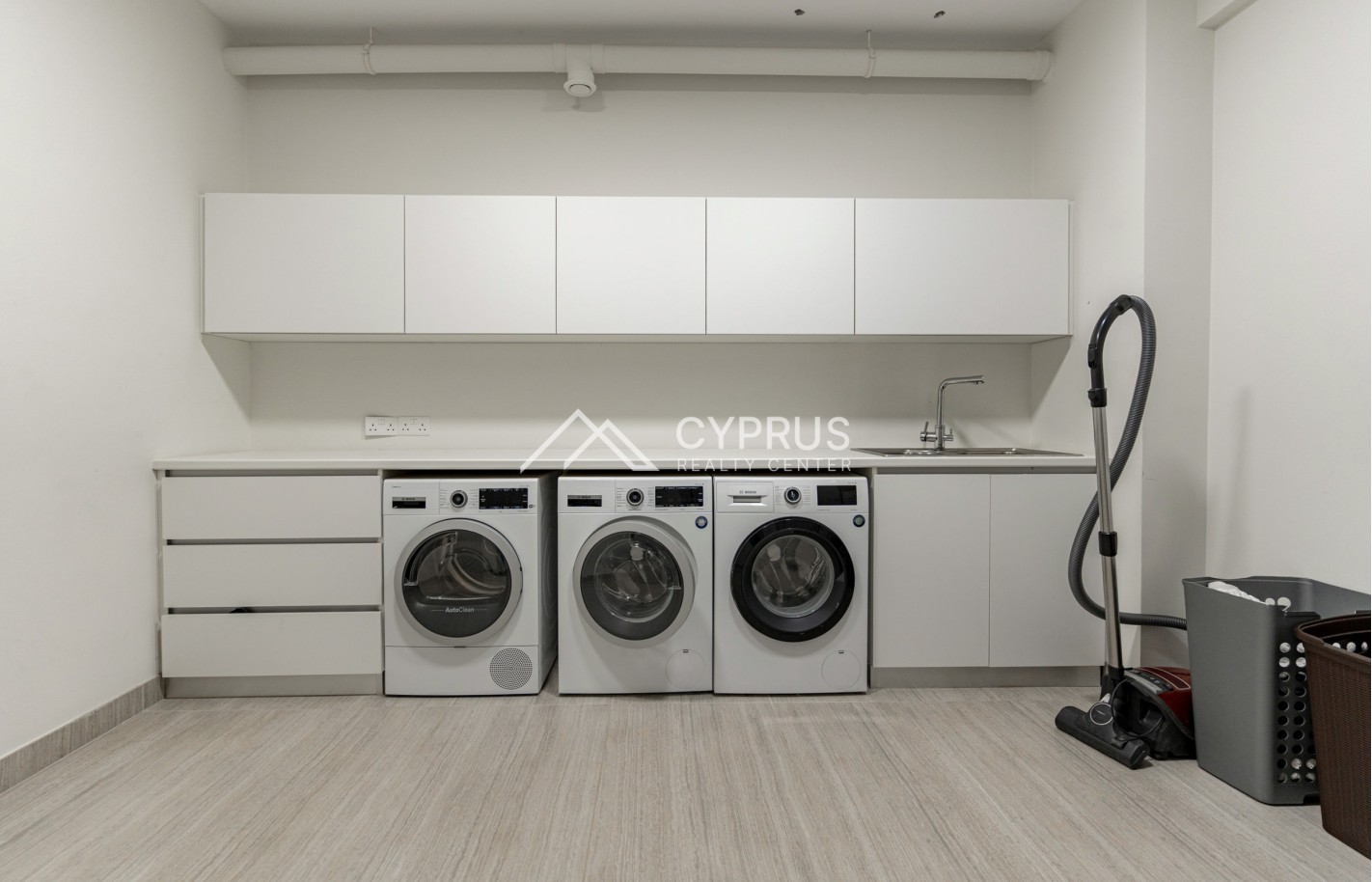 Villa in Limassol with 6 bedrooms, Germasogeia - фото 33