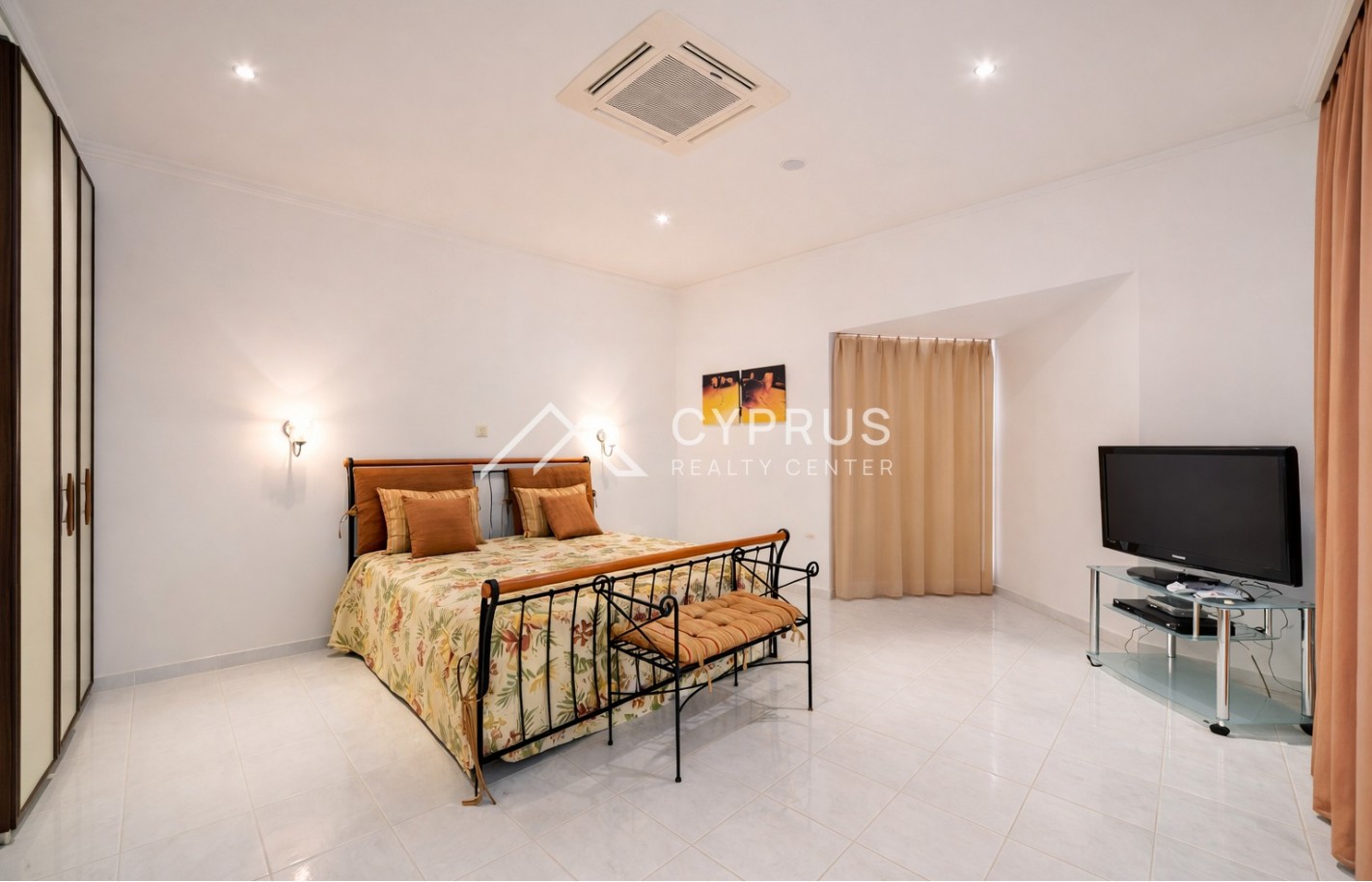 Luxury 5 bedroom villa in Limassol, Amathusia - фото 23