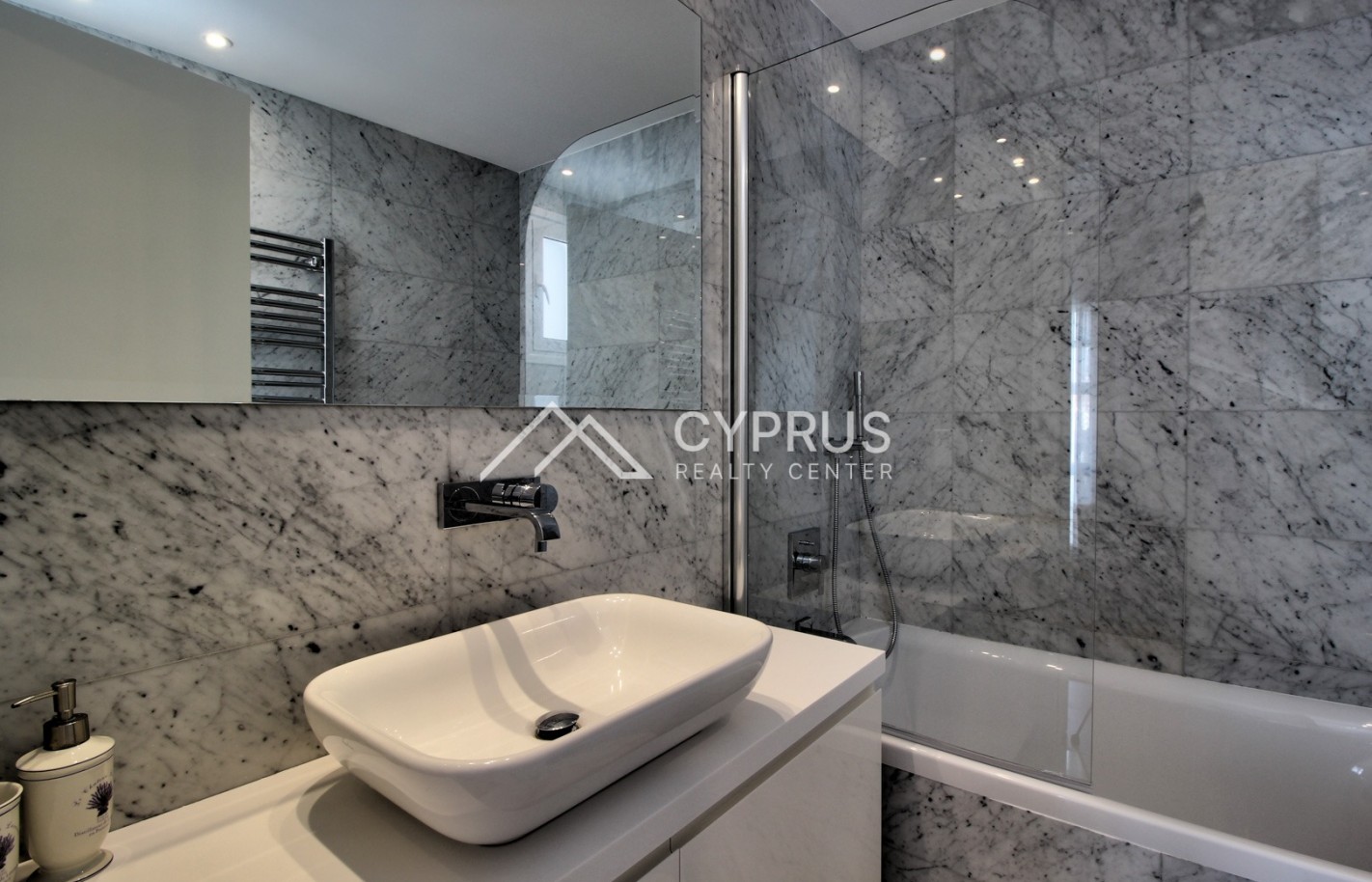 Luxury villa with 2 bedrooms in Limassol, Limassol Marina - фото 16