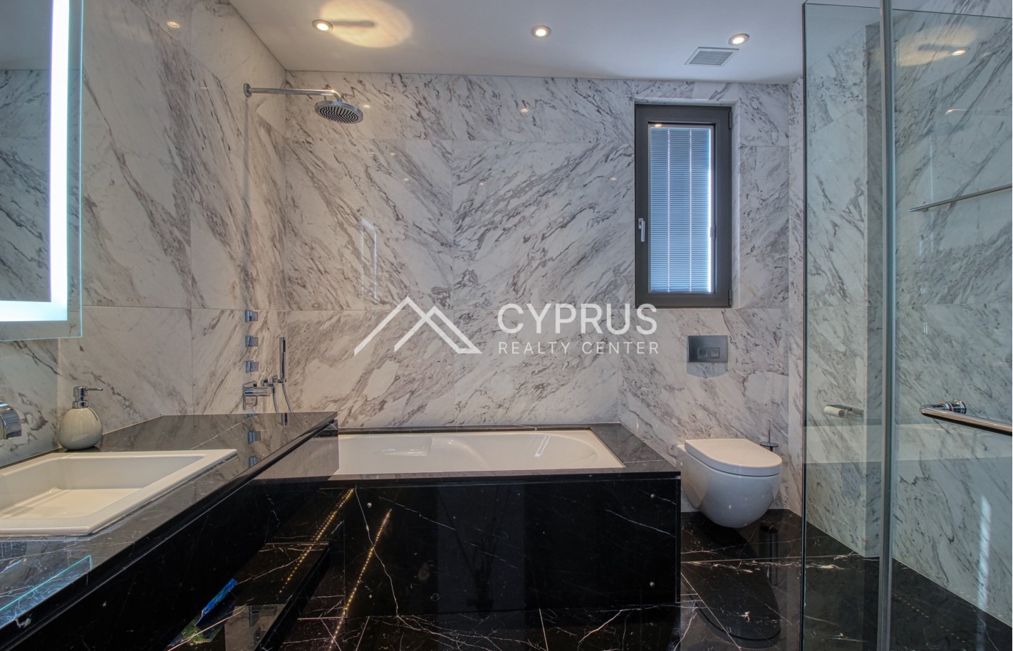 Luxury villa in Limassol with 5 bedrooms, East Beach - фото 16