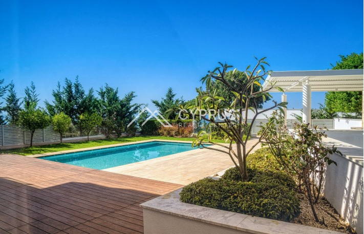 Вилла в Лимассоле с 4 спальнями, East Beach