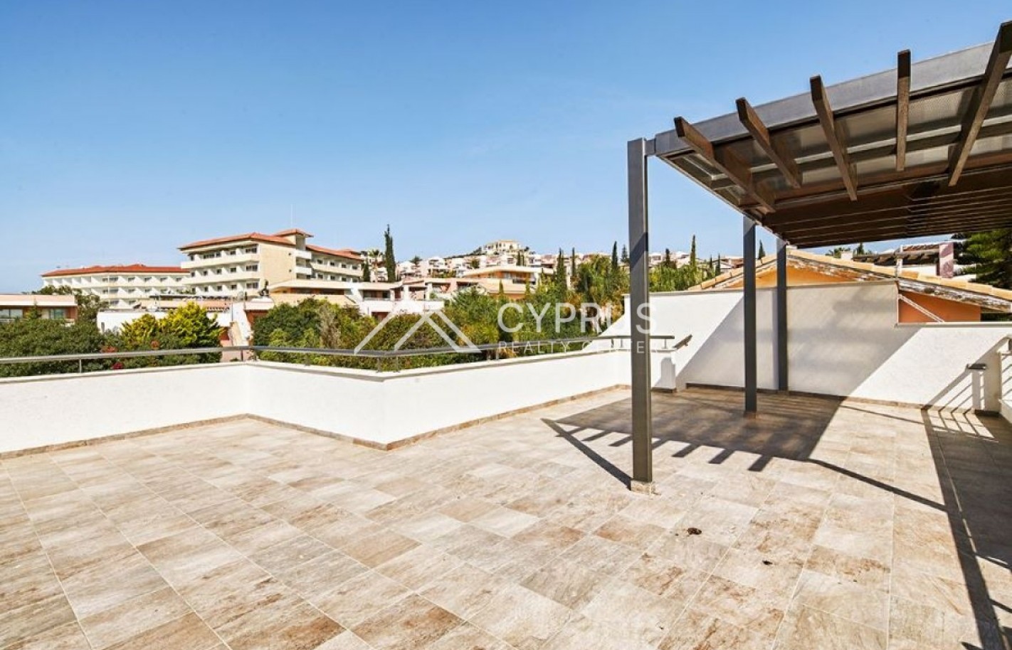 Villa with 4 bedrooms in Limassol, Amathusia - фото 16