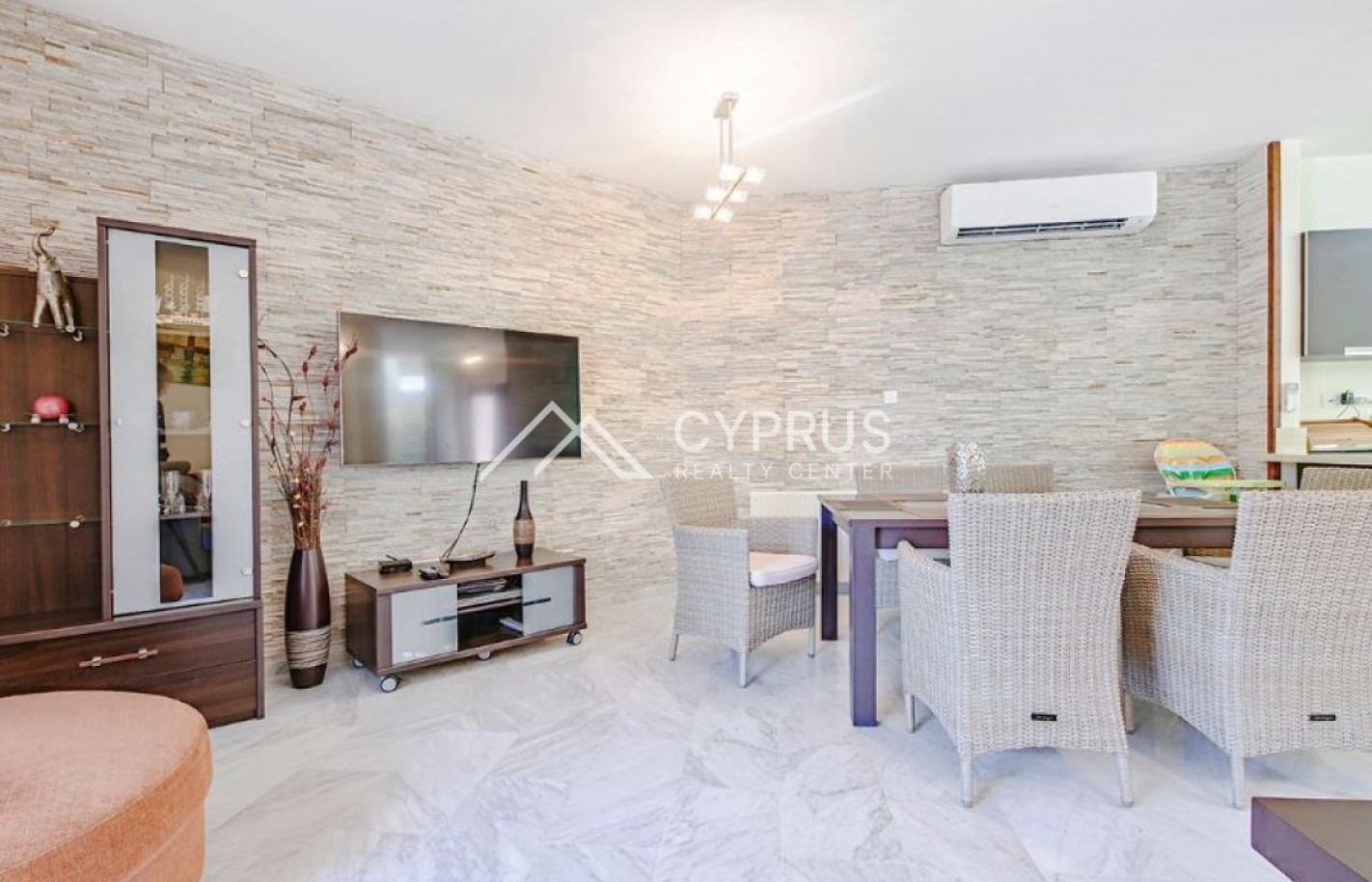 Villa with 4 bedrooms in Limassol, Amathusia - фото 3