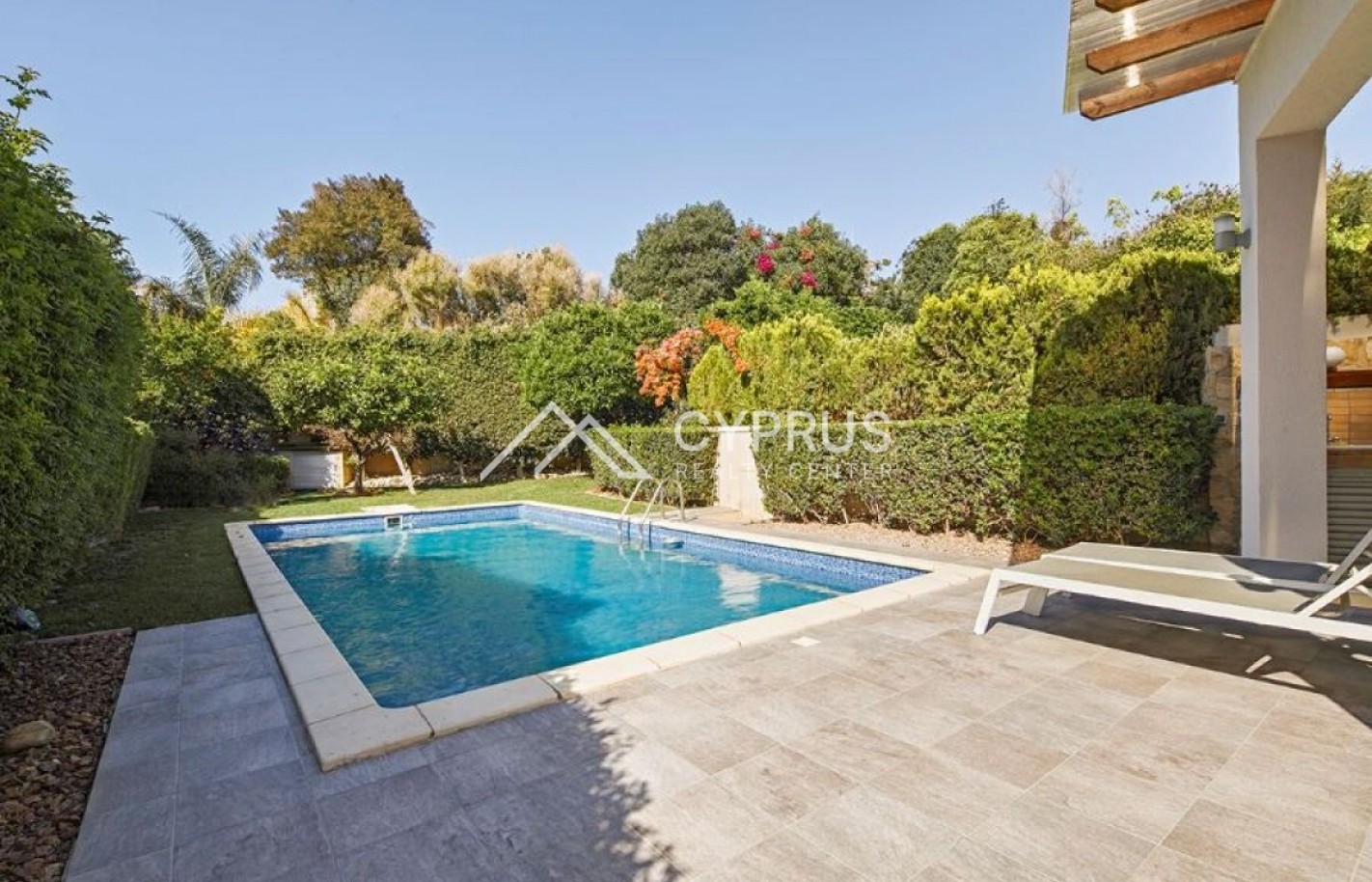 Villa with 4 bedrooms in Limassol, Amathusia - фото 17