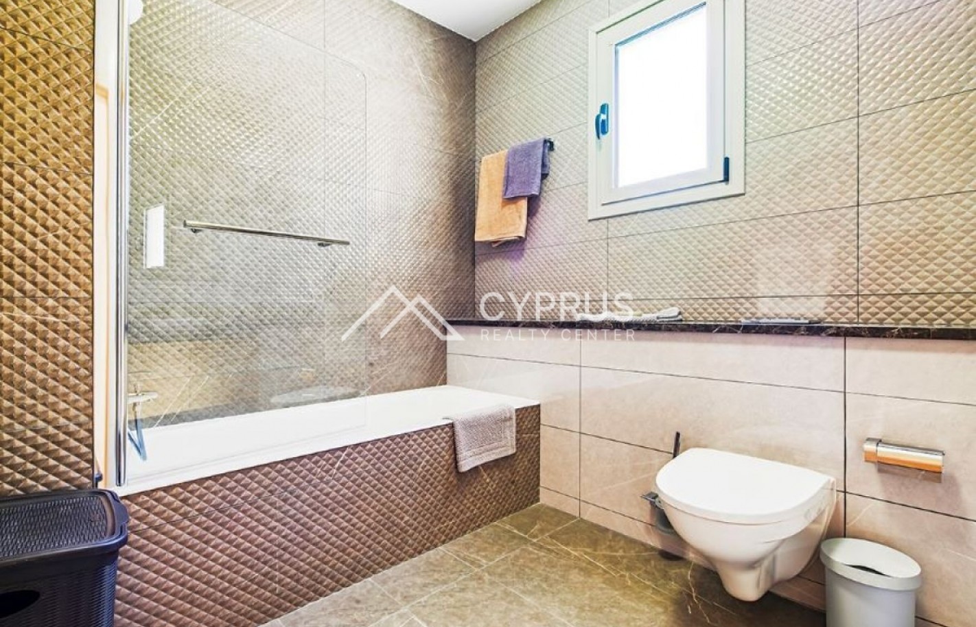 Villa with 4 bedrooms in Limassol, Amathusia - фото 12