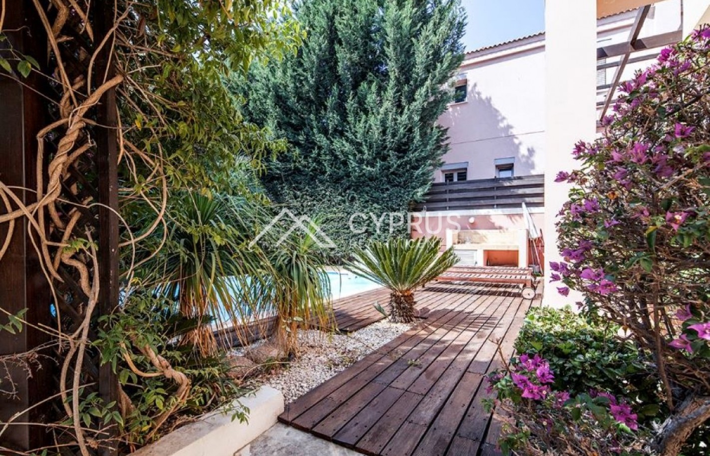 Villa with 3 bedrooms in Limassol, Amathusia - фото 14