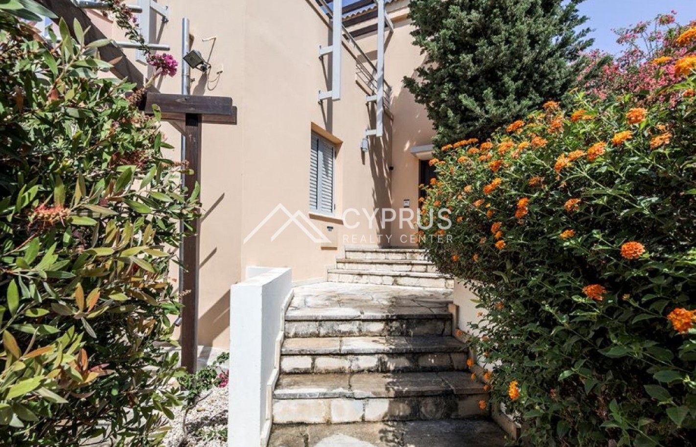 Villa with 3 bedrooms in Limassol, Amathusia - фото 20