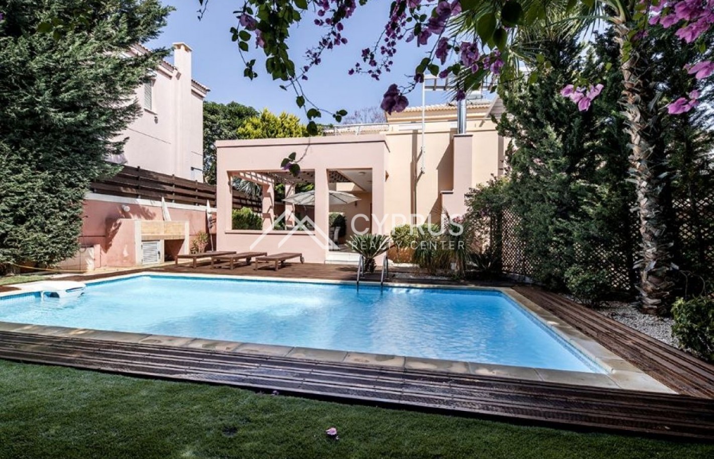 Villa with 3 bedrooms in Limassol, Amathusia - фото 22