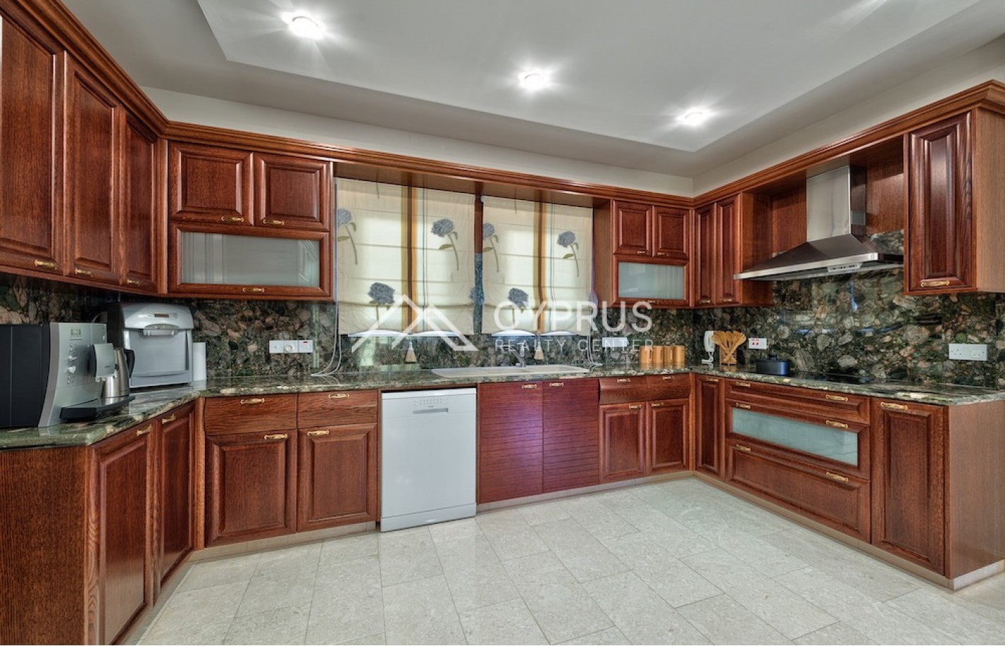 Luxury villa with 5 bedrooms in Limassol, Agios Tychonas - фото 7