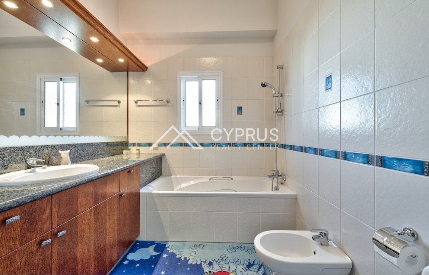 Luxury villa with 5 bedrooms in Limassol, Agios Tychonas - фото 26