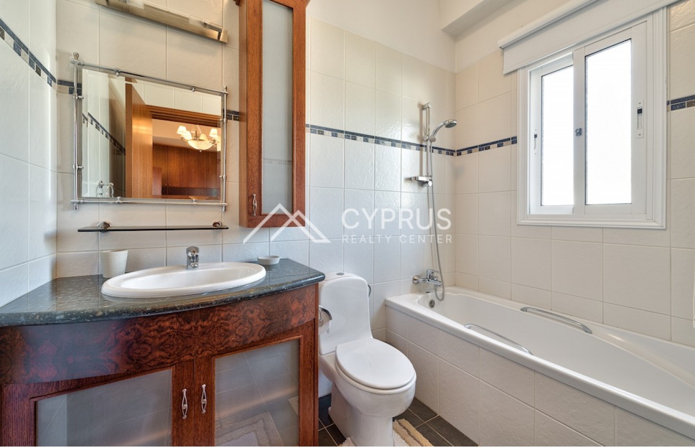 Luxury villa with 5 bedrooms in Limassol, Agios Tychonas - фото 24