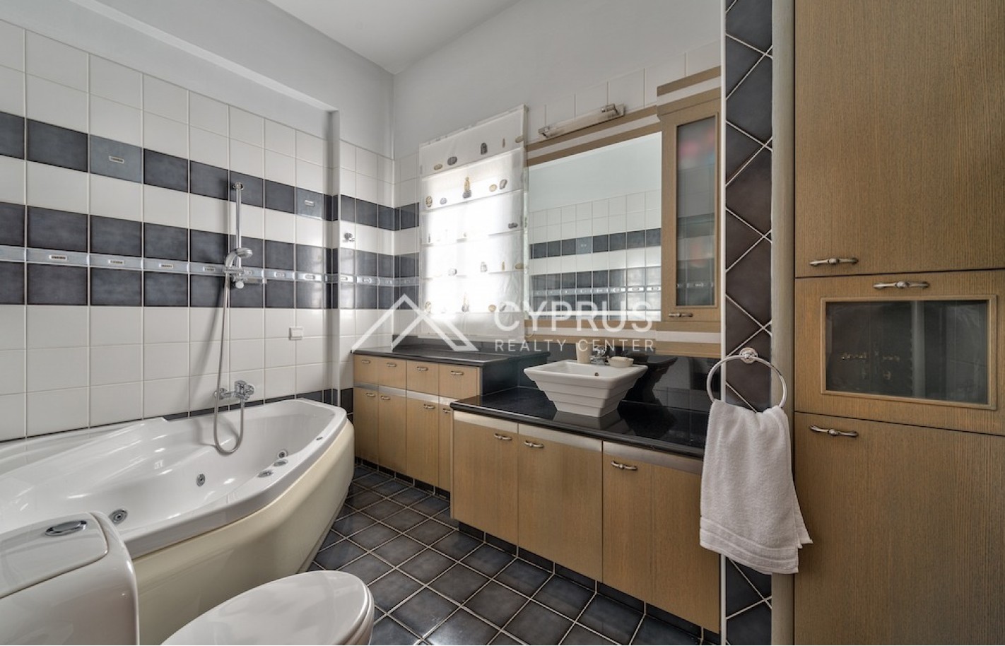 Luxury villa with 5 bedrooms in Limassol, Agios Tychonas - фото 21