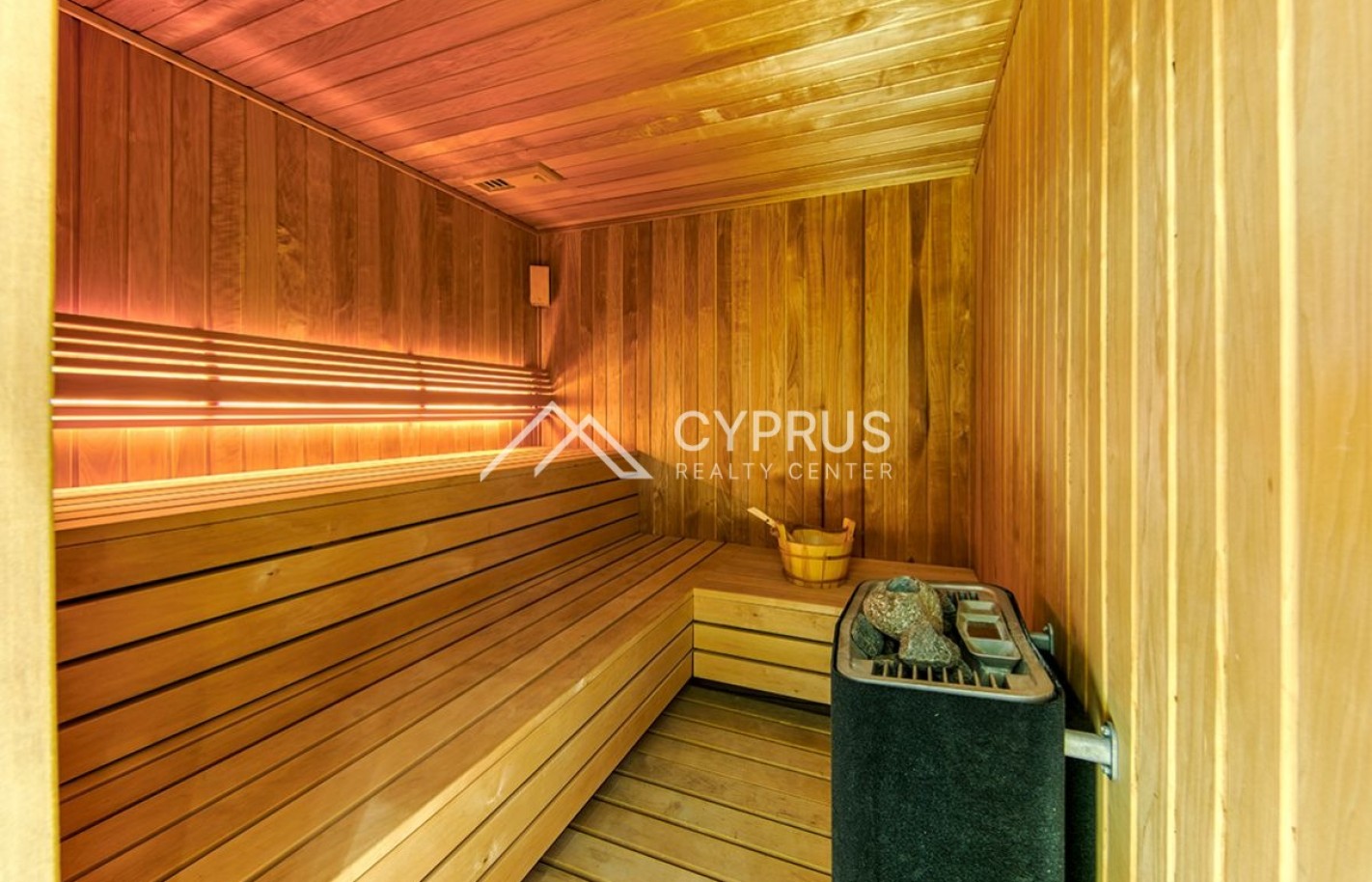 Luxury villa in Limassol with 6 bedrooms, Agios Tychonas - фото 12