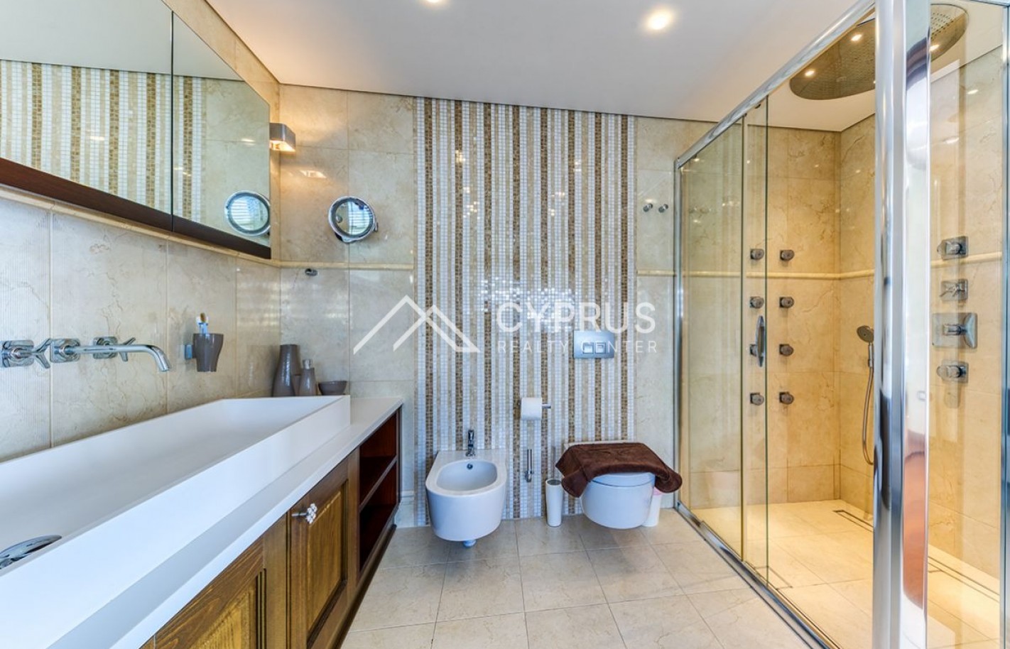 Luxury villa in Limassol with 6 bedrooms, Agios Tychonas - фото 21