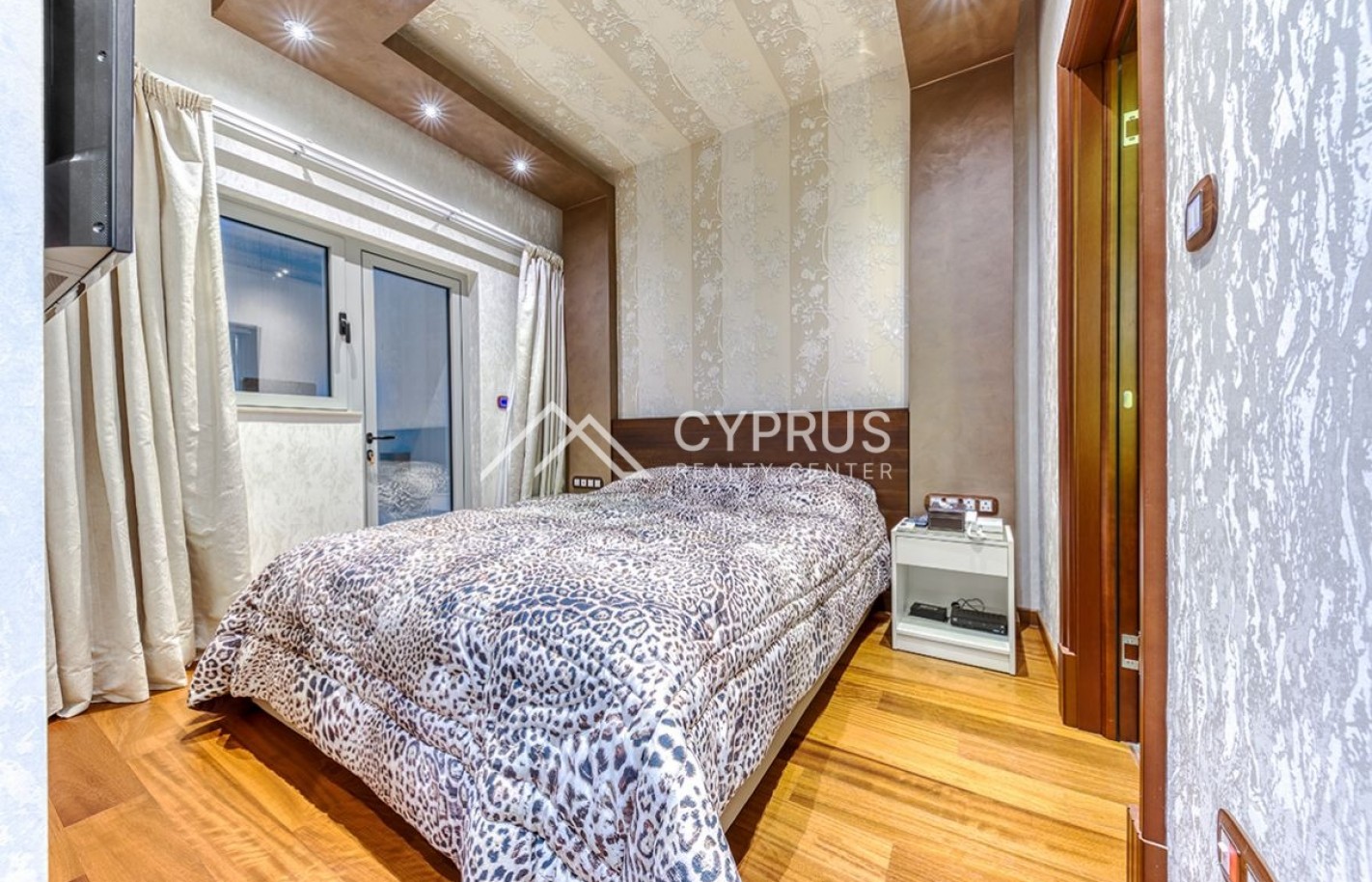 Luxury villa in Limassol with 6 bedrooms, Agios Tychonas - фото 15