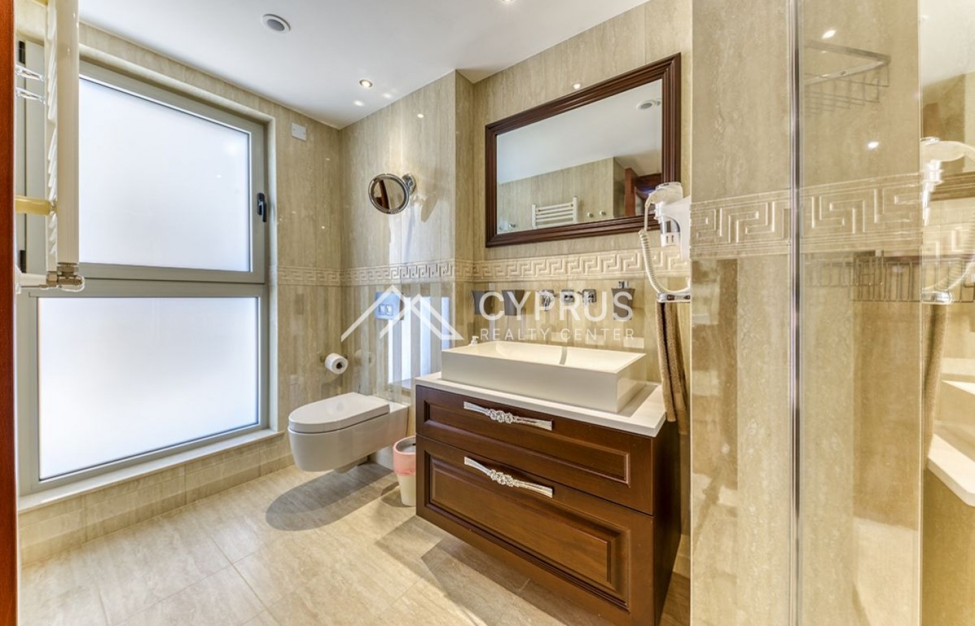 Luxury villa in Limassol with 6 bedrooms, Agios Tychonas - фото 32