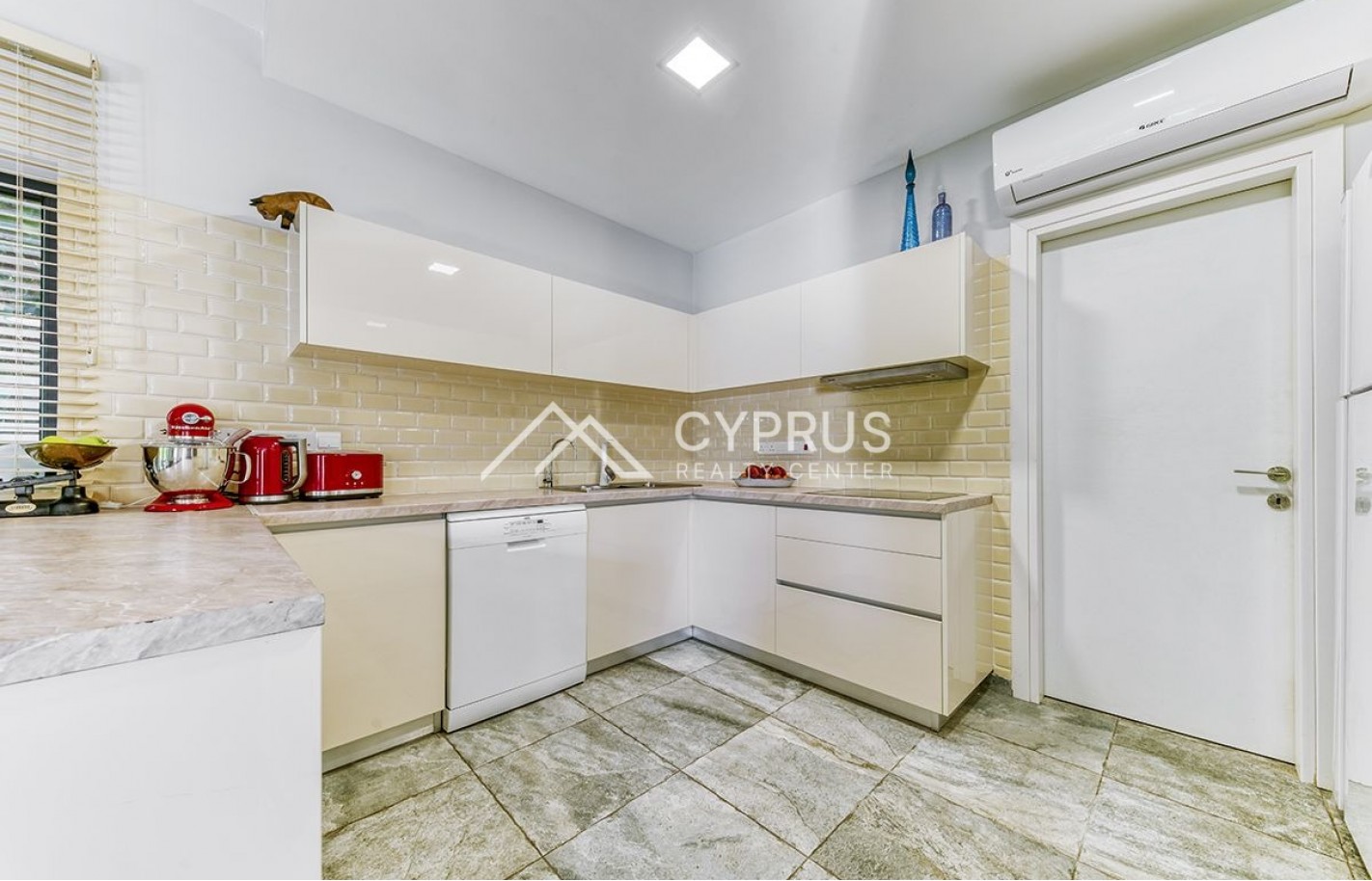 Three bedroom villa in Limassol, Potamos Germasogeia - фото 19