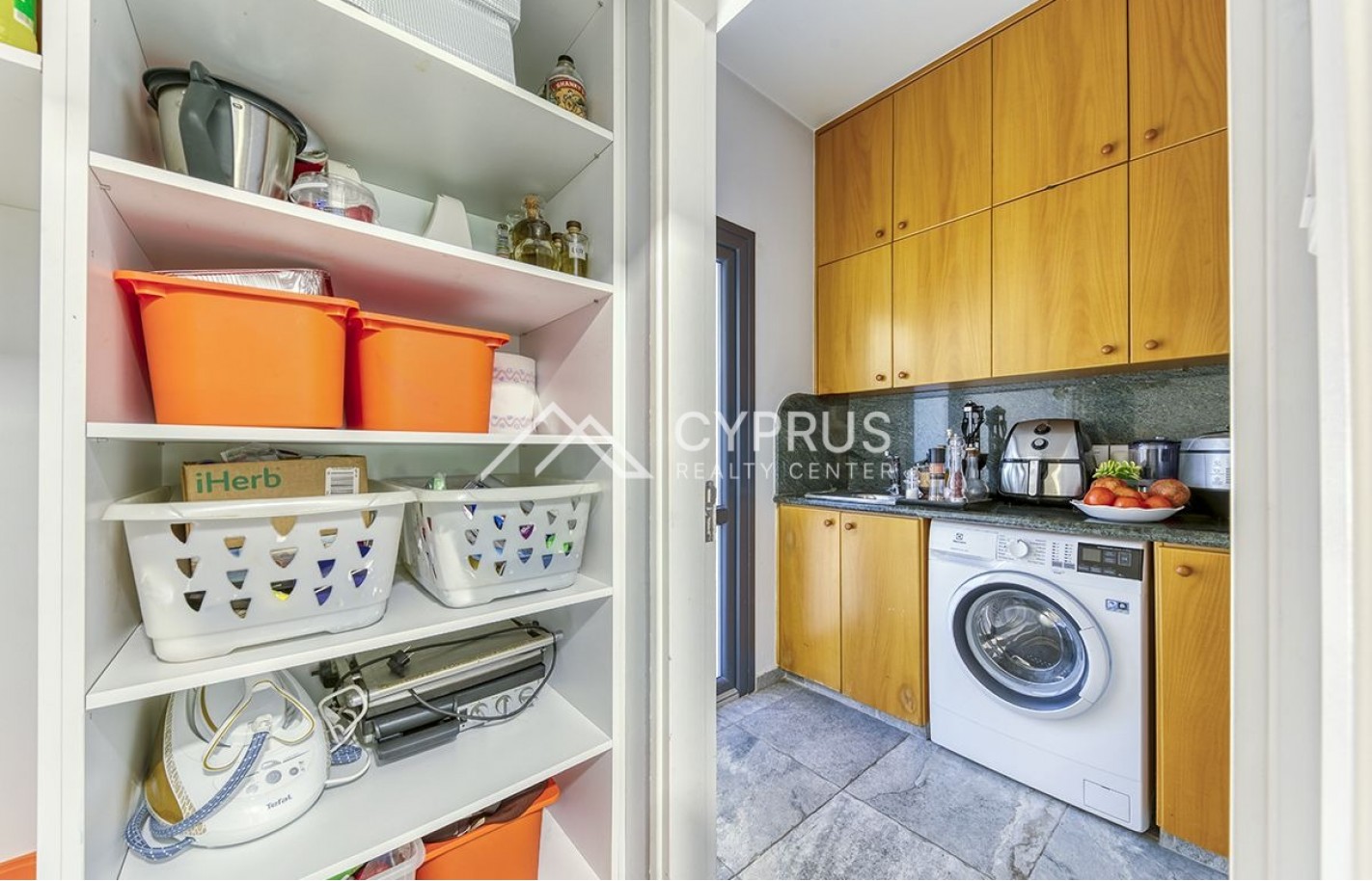 Three bedroom villa in Limassol, Potamos Germasogeia - фото 3