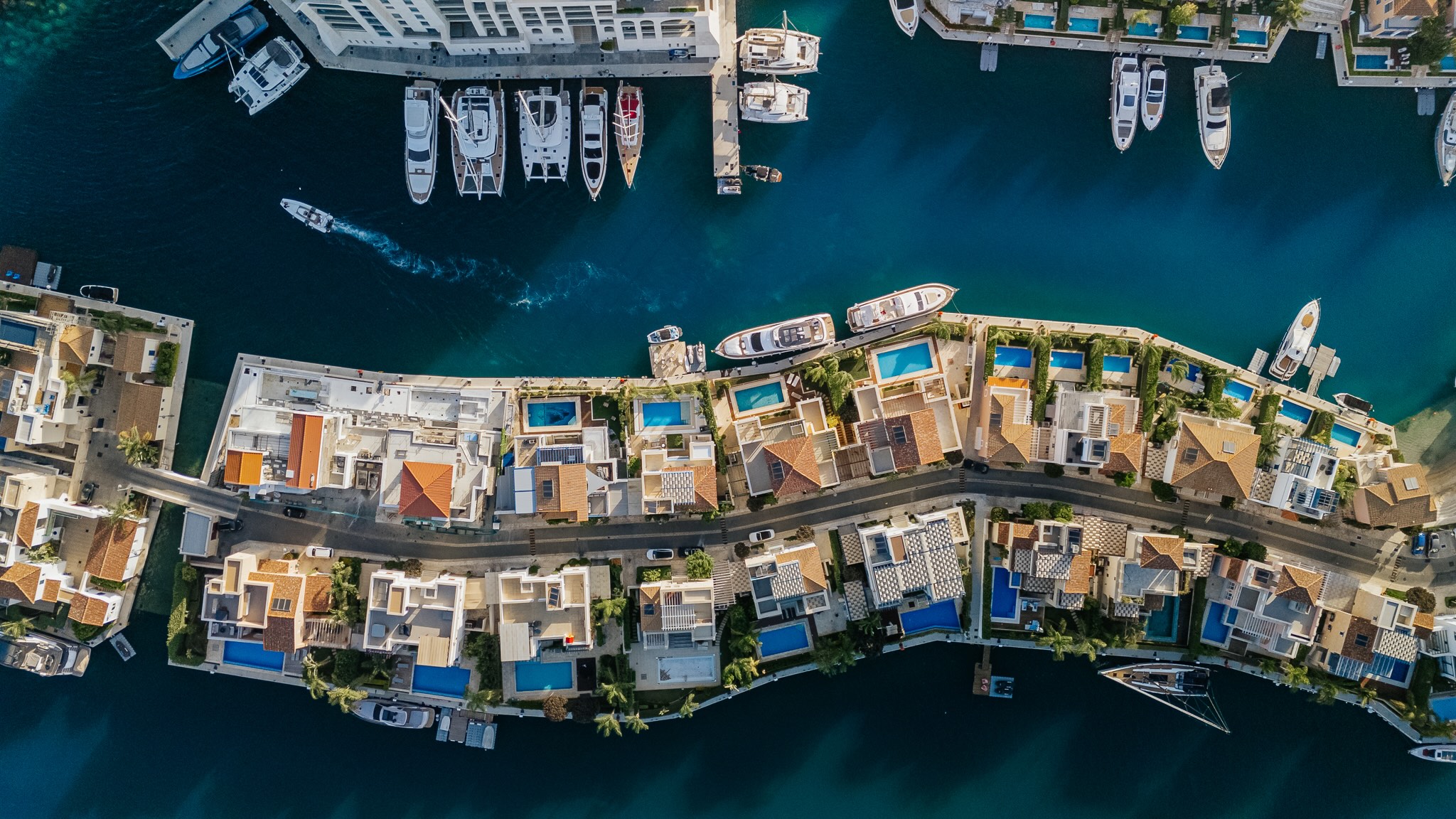 Виллы с собственным причалом в Limassol Marina: технический регламент, аренда гавани и ликвидность