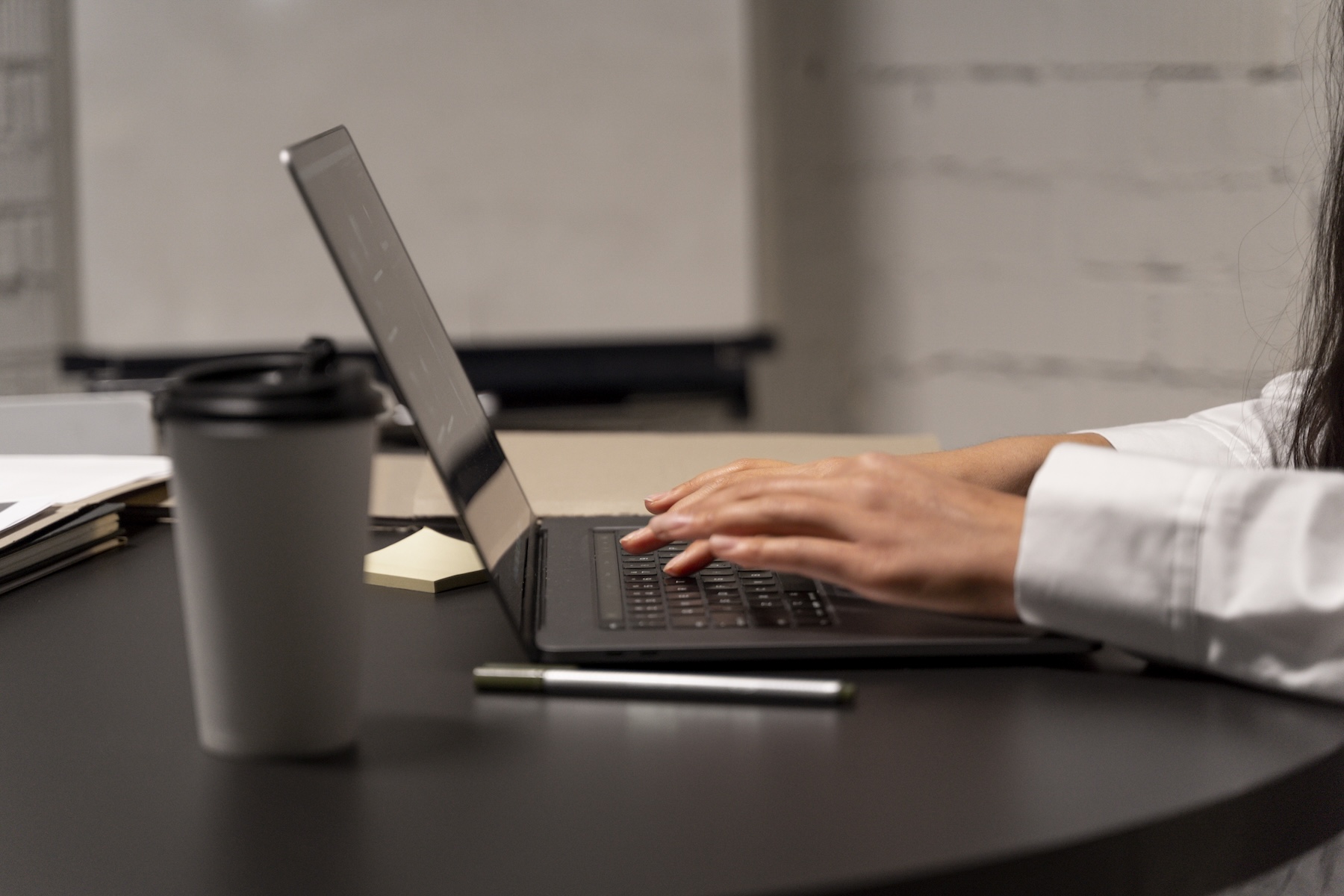 Обзор лучших международных школ и медицинских центров в Лимассоле для семей с детьми